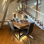 Grosses Fuer Business, Family & Friends Apartman