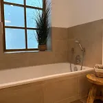 Grosses Fuer Business, Family & Friends Apartman *